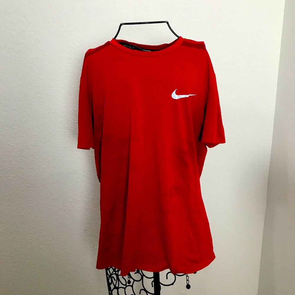 NIKE Men's M Running Tee